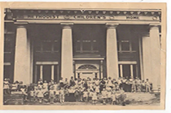 Children and staff gathered outside the Alabama Methodist Children’s Home in 1890